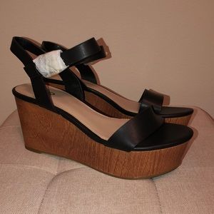 COPY - NWOT Aldo Black Strappy Platform Flatform Wedge Heels Sandals Women’s 8.0